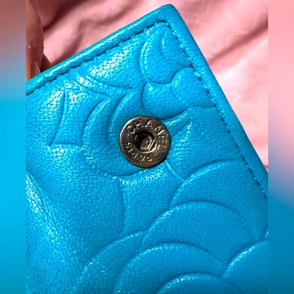 24 HR PRICE DROP!!  CHANEL CAMELLIA TURQUOISE LAMBSKIN QUILTED 6-KEY CASE - Picture 9 of 11